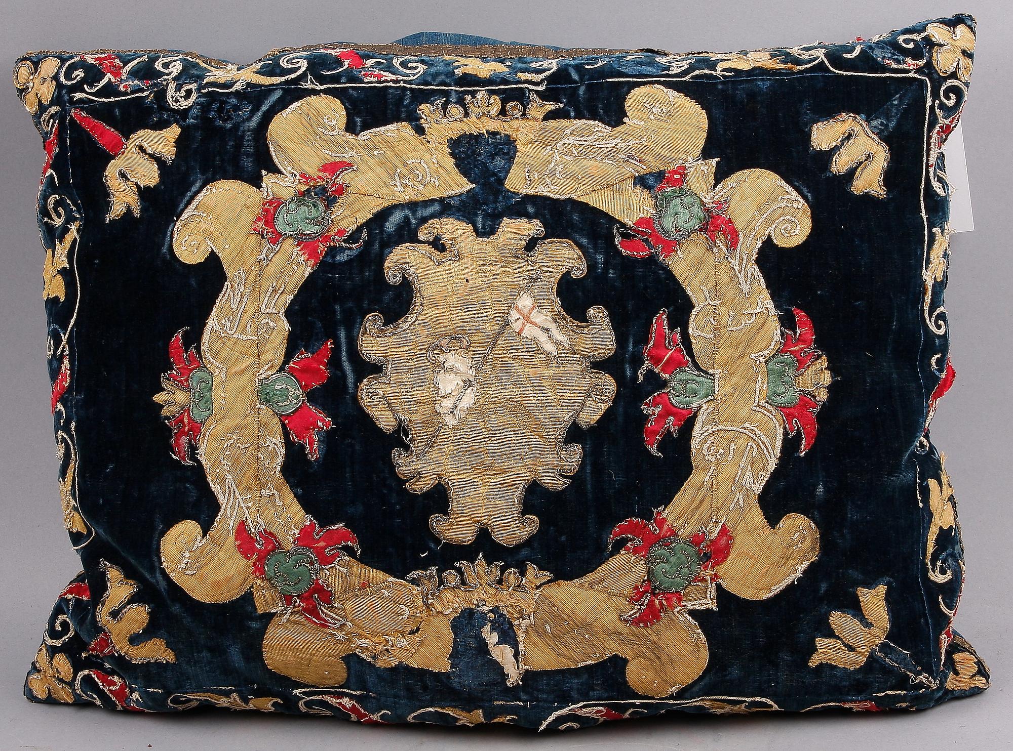 KUDDAR ett par, barockstil, 1700/1800-tal.