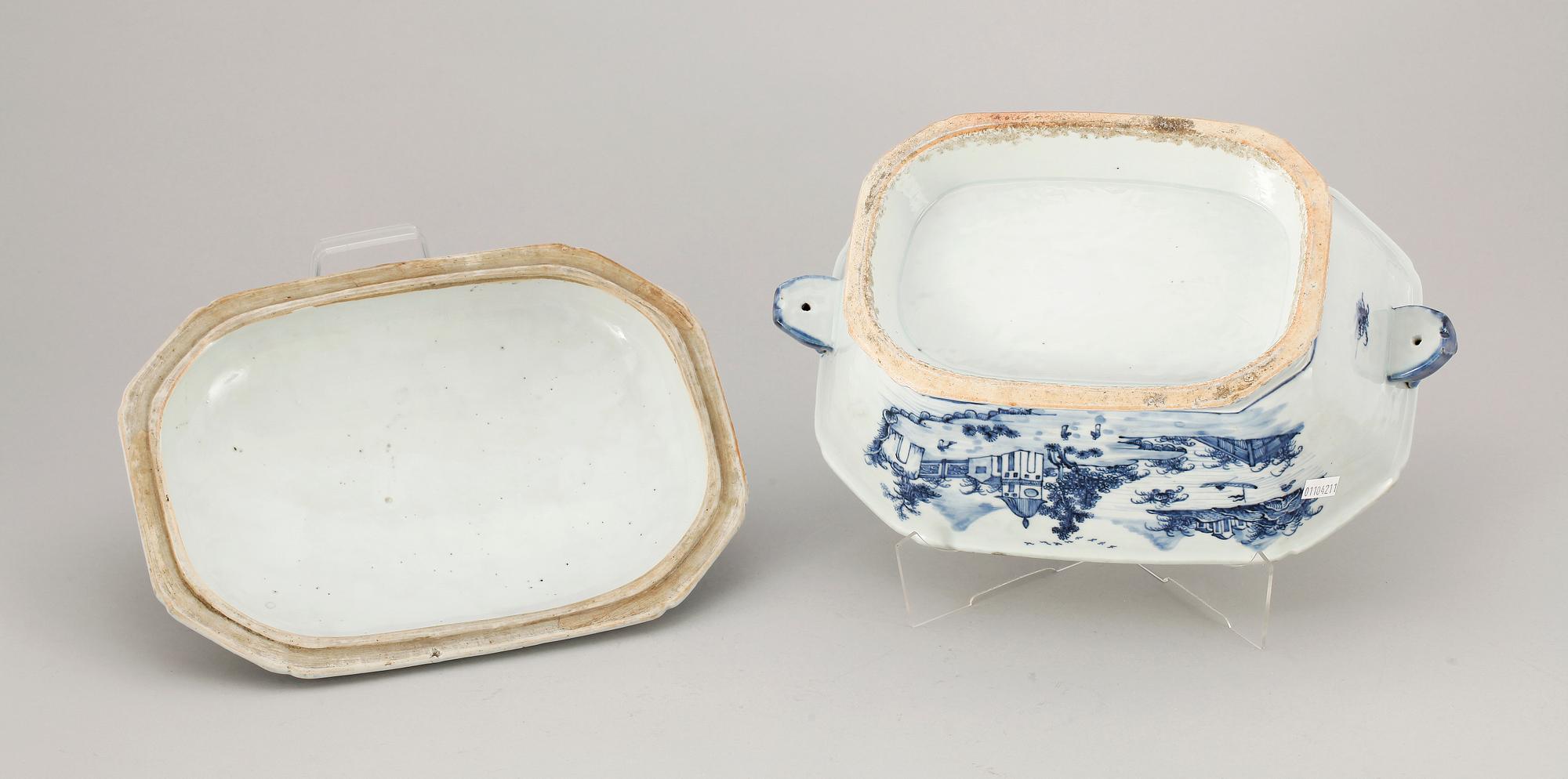 TERRIN MED LOCK, porslin, Kina Qianlong 1700-tal.