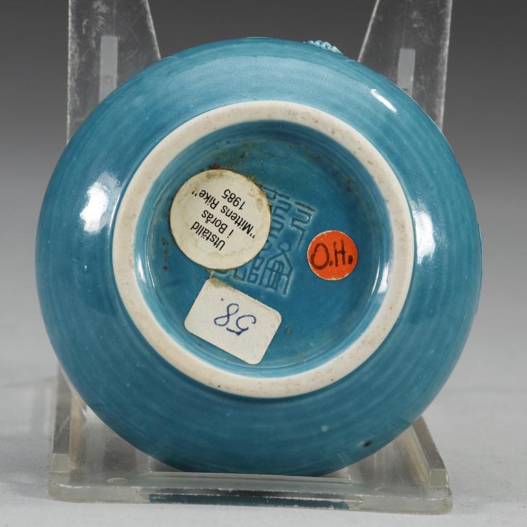 A turkoise/blue glazed brush washer, Qing dynasty, 19th Century.