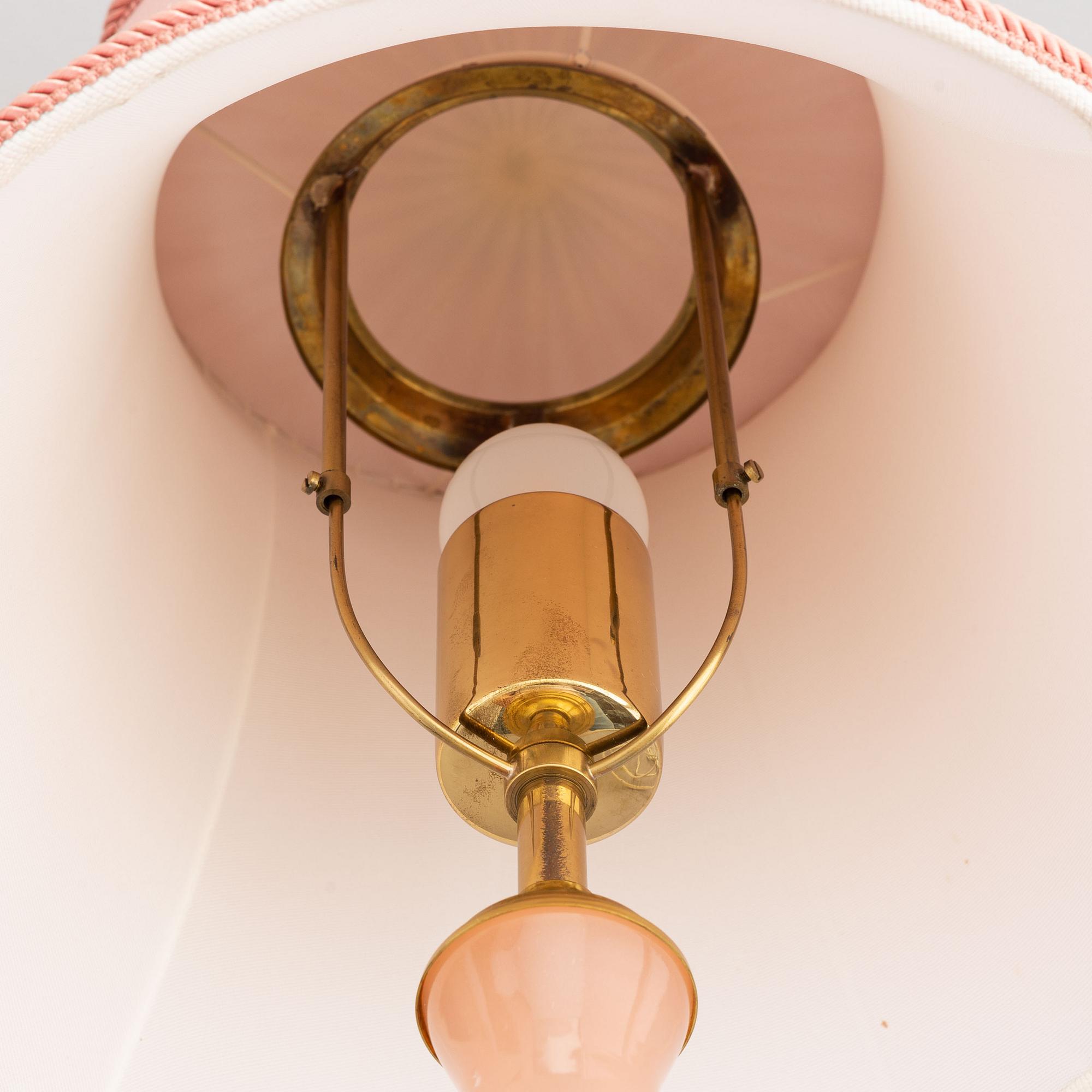 Firma Svenskt Tenn, bordslampor, ett par, modell 2583.