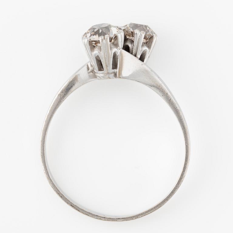 Ring, twin ring, white gold with two old-cut diamonds.