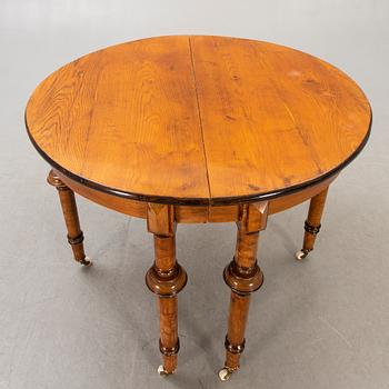 A Neo Renaissance dining table around 1900.