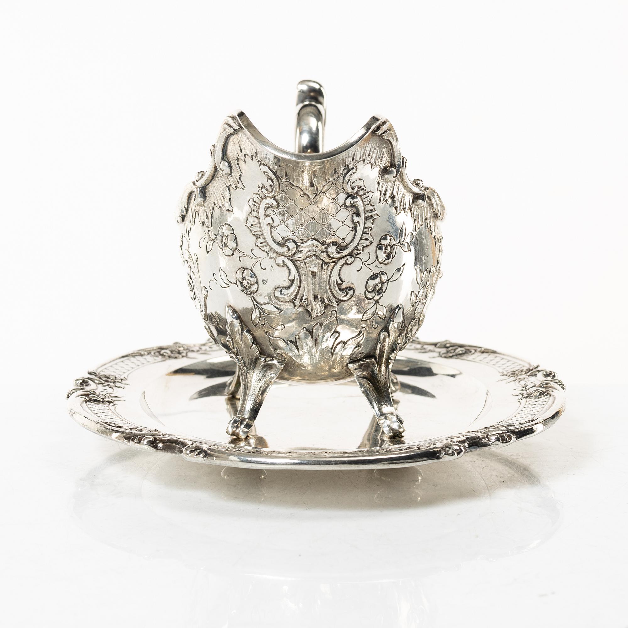 J.H Werner, sauce boat on tray, silver, Rococo style, Germany early 20th century.