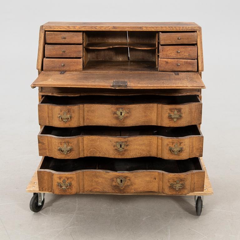 Writing bureau, late Baroque, mid-18th century.