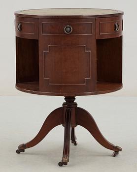 BOKSNURRA/DRUMTABLE, engelsk stil, 1900-talets andra hälft.