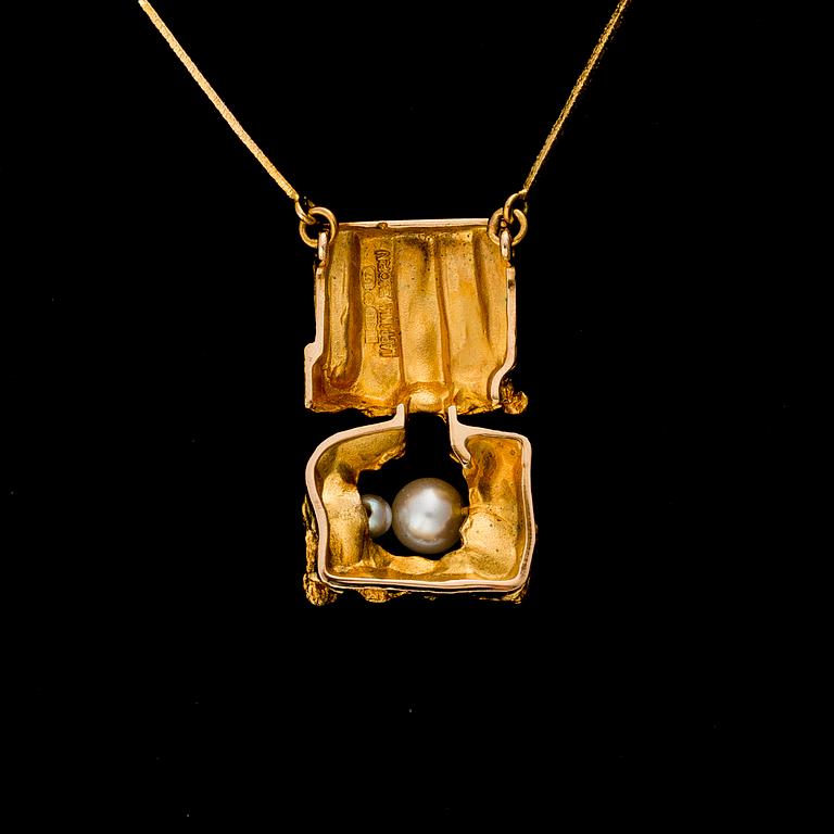 BJÖRN WECKSTRÖM, NECKLACE "Kelohelmet", cultured pearls, 14K gold. Lapponia 1973.