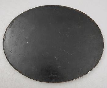 BRICKA, svartlackerad plåt, 1800-/1900-tal.