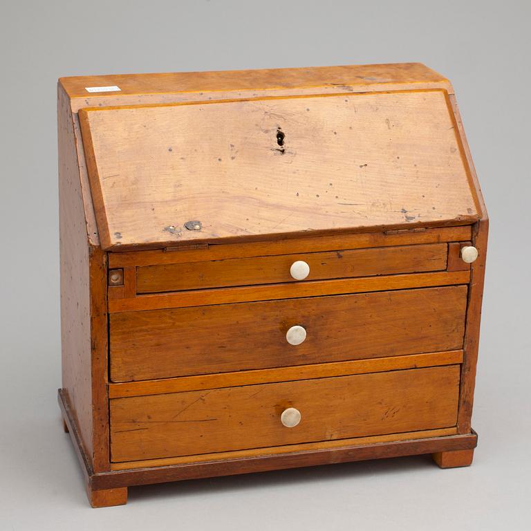 SNEDKLAFFSEKRETÄR i MINIATYR, Karl-Johan, 1800-tal.