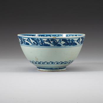 A blue and white bowl. Ming dynasty Wanli (1572-1620).