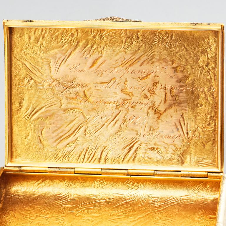 Etui, samorodok-teknik, guld 14K och safir, sannolikt av Alexander Lyubavin, S:t Petersburg 1908-1917.