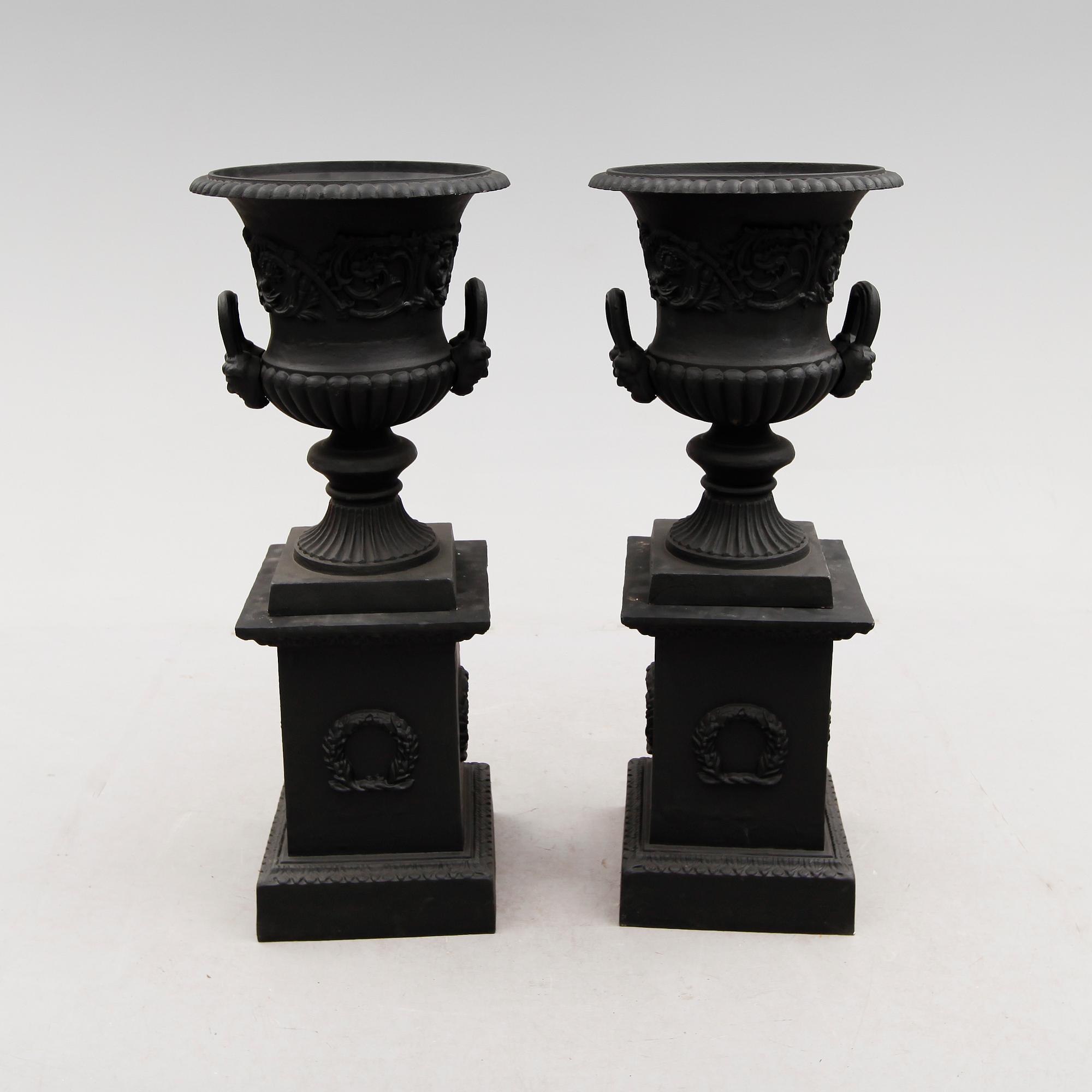 TRÄDGÅRDSURNOR, 1 par, 2000-tal.