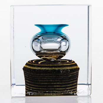 OIVA TOIKKA, an annual cube, signed Oiva Toikka, Nuutajärvi Notsjö.