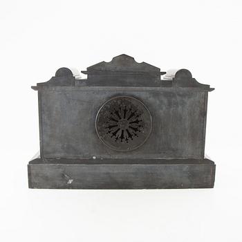 Table garniture 3 dlr early 20th century.