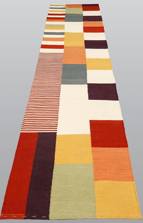 A Kilim runner, modern design, approx. 442 x 78 cm.
