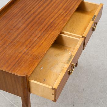 Josef Frank, attributed to, a mahogany veneered side table, Firma Svenskt Tenn, Sweden, mid 20th century.