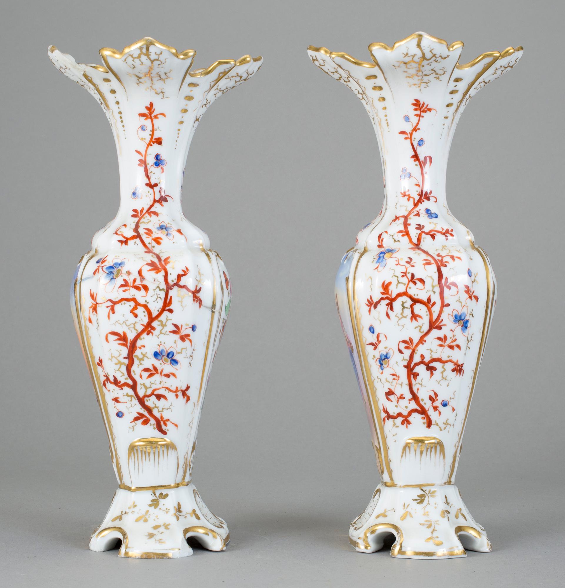 VASER, ett par, porslin, sent 1800-tal.