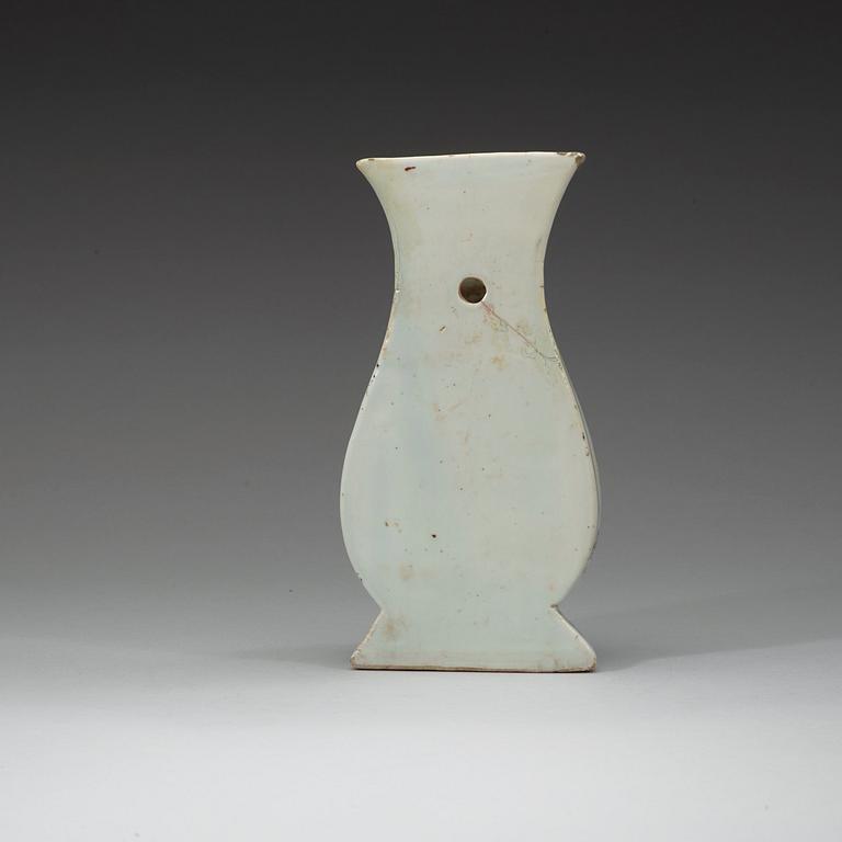 VÄGGVAS, porslin, Qingdynastin, 1800-tal.