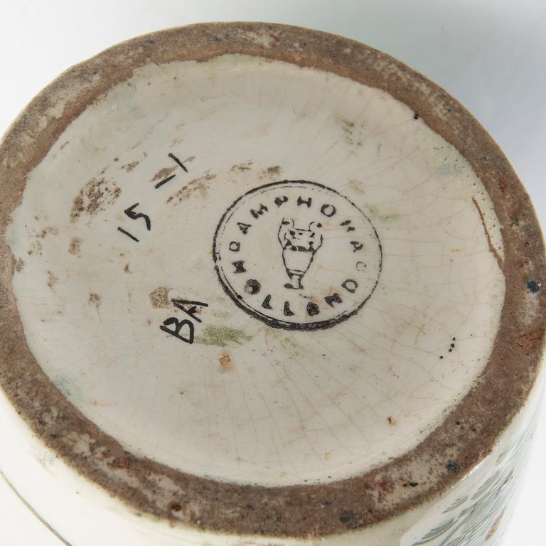 TH Verstraaten vas från Amphora Holland ca 1910  fajans.