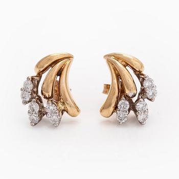 Örhängen, briljantslipade diamanter, 14K guld.