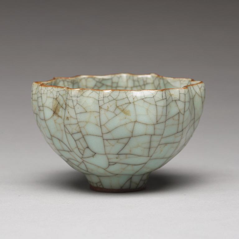 A lotus shaped ge-glazed cup, presumably Ming dynasty (1368-1644).