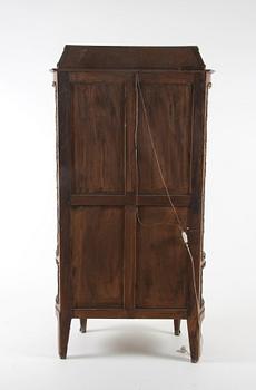 VITRINSKÅP, Louis XV-stil.