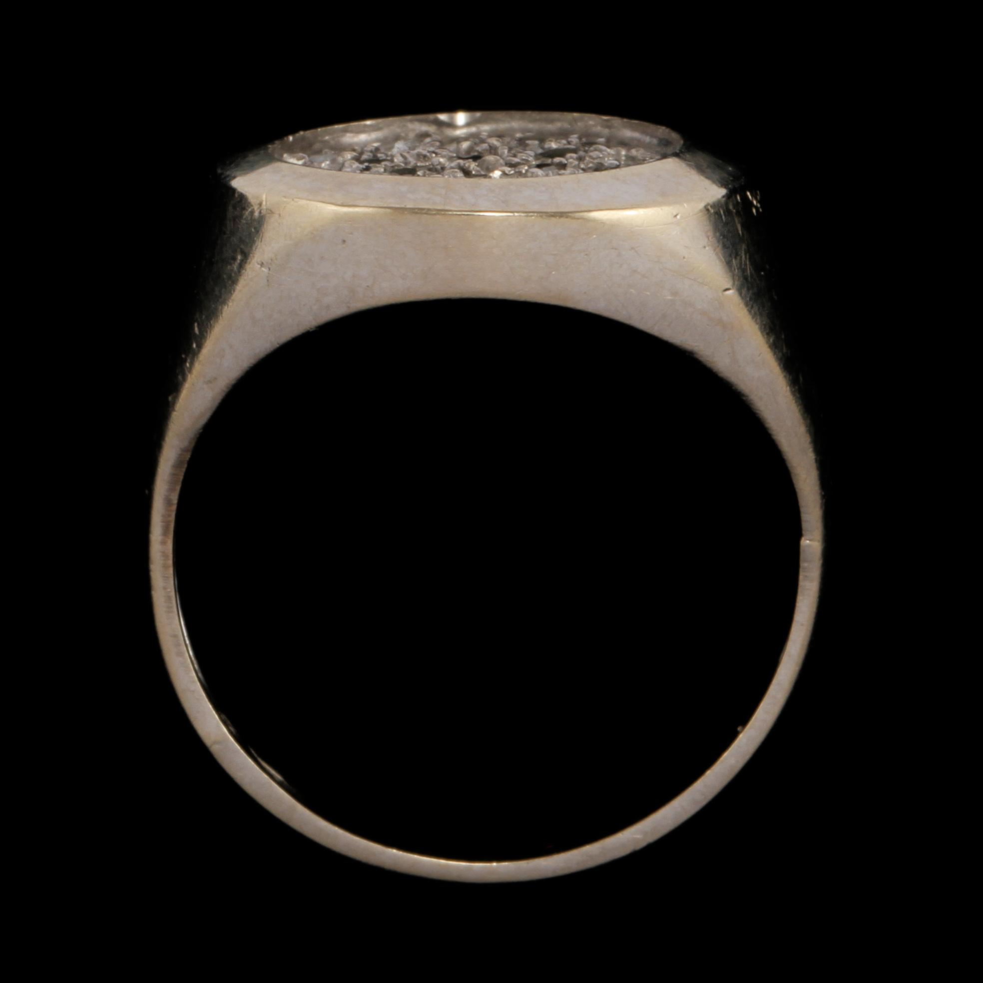 RING, 18k vitguld med åttakantslipade diamanter, importstämplad. Vikt 4 g.