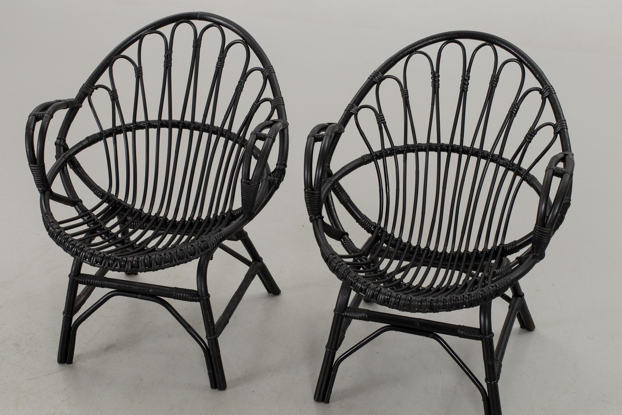 KORGSTOLAR, ett par.