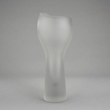 VAS, glas, "Hiidennyrkki" (Jättens näve), Timo Sarpaneva, osignerad.