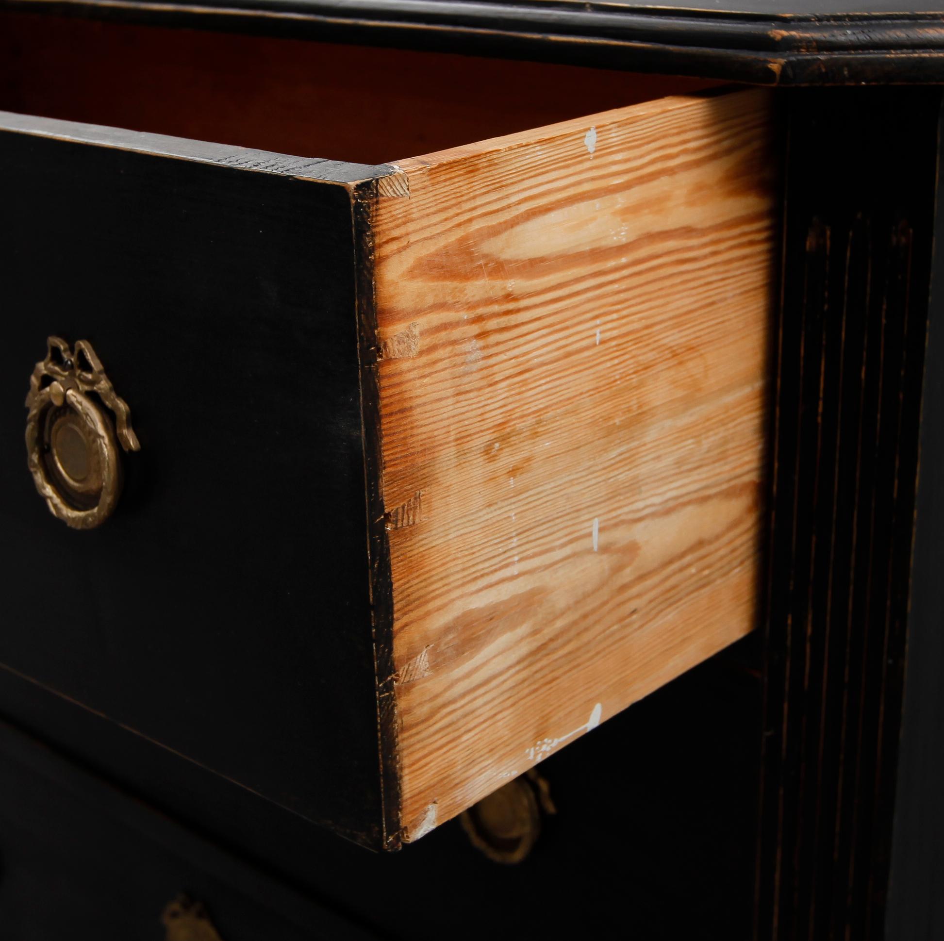 BYRÅ, gustaviansk stil, 1900-talets början.