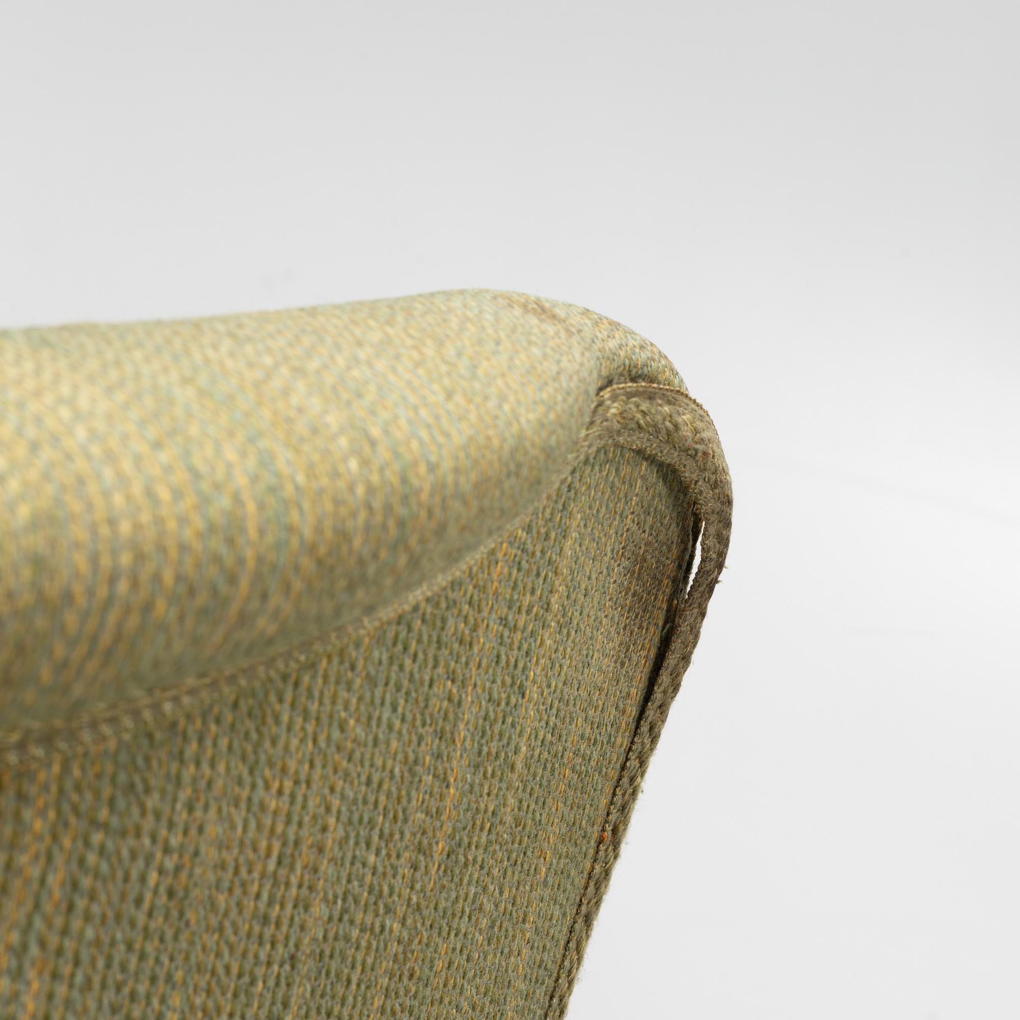 Carl Malmsten, a pair of 'Samsas' easy chairs from OH Sjögren. second part of the 20th Century.