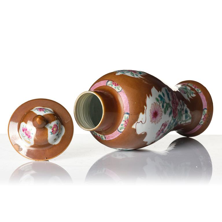 A matched six-piece famille rose garniture, Qing dynasty, Qianlong (1736-95).