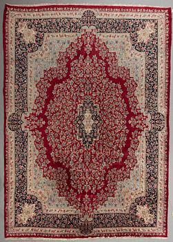 A carpet, a semi-antique/old Kerman, ca 413,5-418 x 295-299 cm.