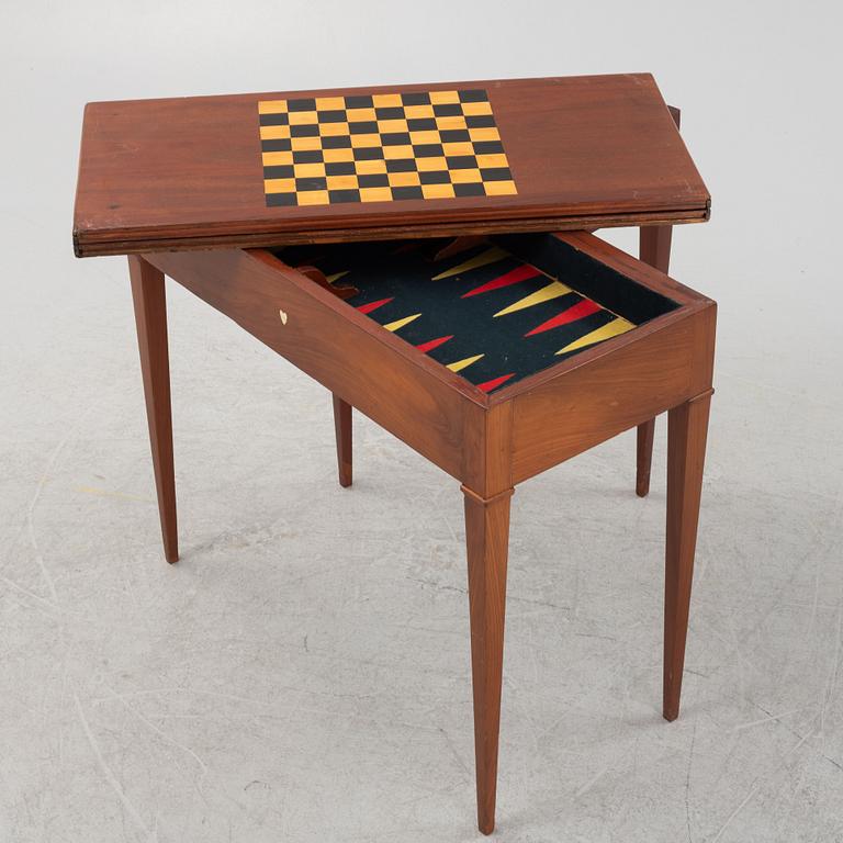 A mahogany game's table, 19th century.