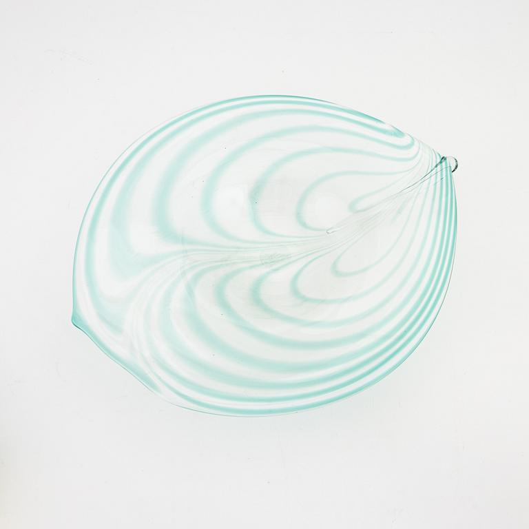 Gunnel Sahlin, glasfrukter, 3 st, med fat, Kosta Boda Artist Collection, signerade.