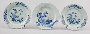 TALLRIKAR, 3 st, porslin, Kina, 1700-tal.