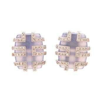 Örhängen 18k vitguld, briljantslipade diamanter och troligen kalcedon.