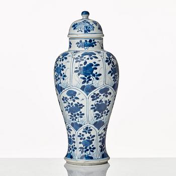 Two blue and white vases, Qing dynasty, Kangxi (1662-1722).