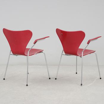 KARMSTOLAR, ett par, "Sjuan", Arne Jacobsen, 1900-tal.