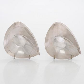 Tapio Wirkkala, two silver bowls, marked TW, Kultakeskus, Hämeenlinna 1960.