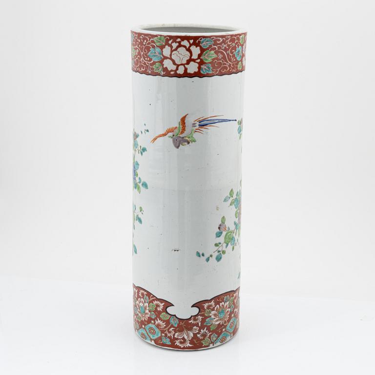 A large Japanese porcelain umbrella stand / vase, 20th century.