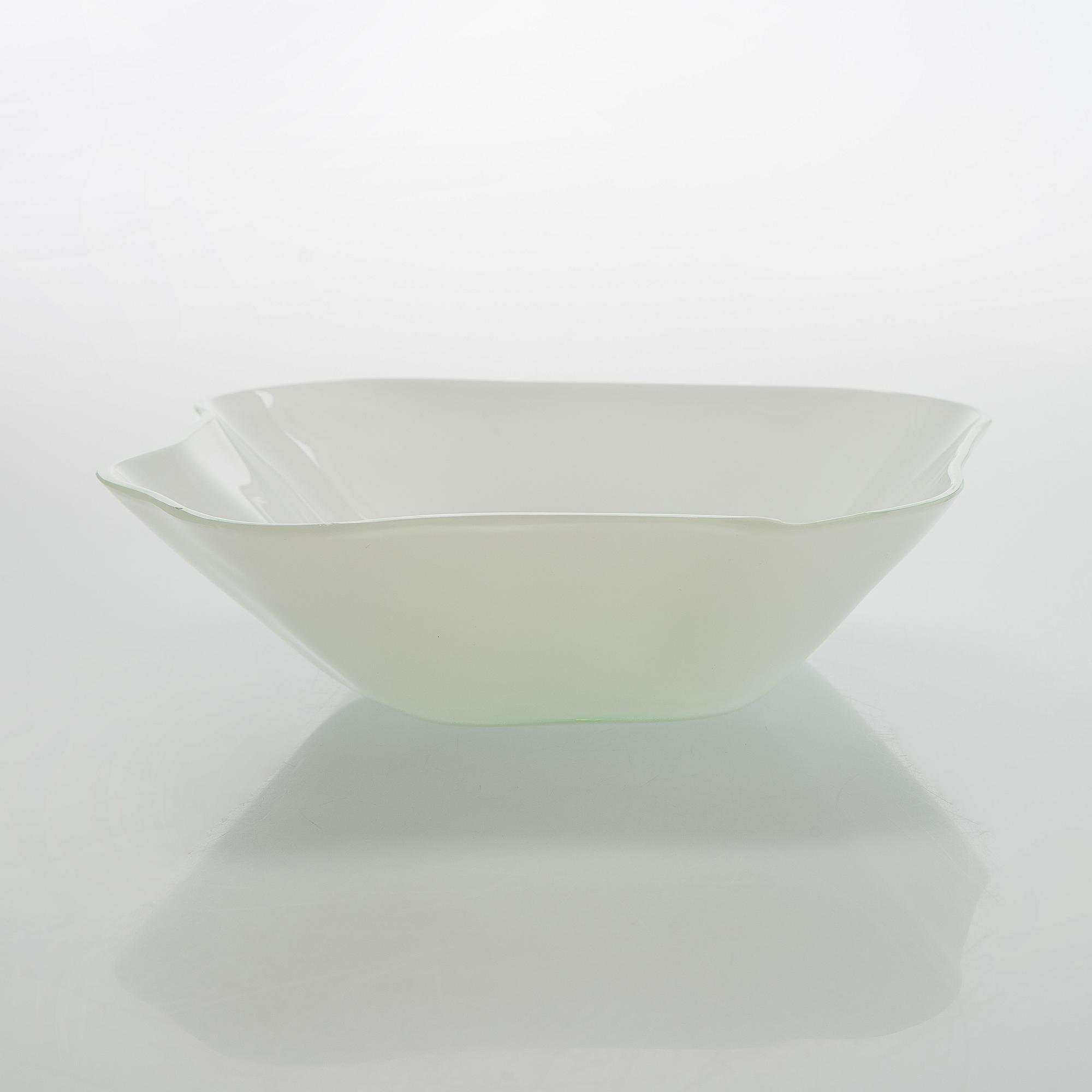 Alvar Aalto, 1 osa lasiveistoksesta, ”Aallon-kukka” 9767C, signeerattu Alvar Aalto Karhula.