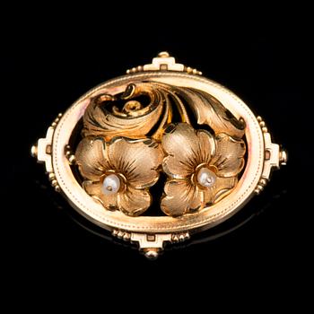 A BROOCH, 18K gold, pearls. Roland Mellin, Helsinki Finland 1833-1867.