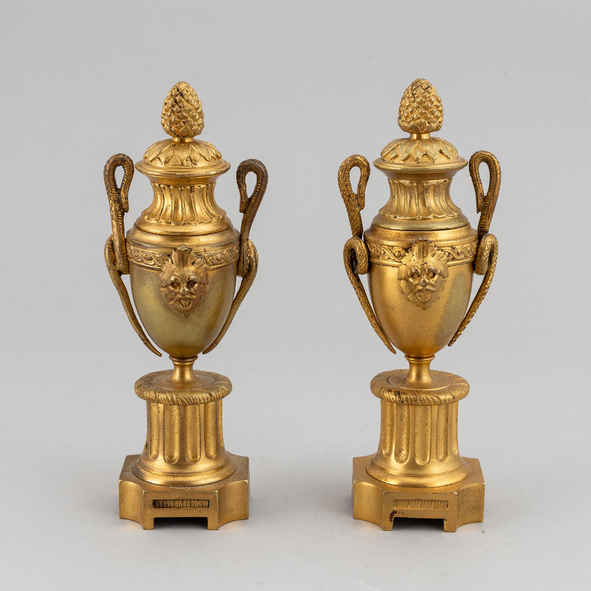 A pair of bronze empire style casolettes from around the year 1900.
