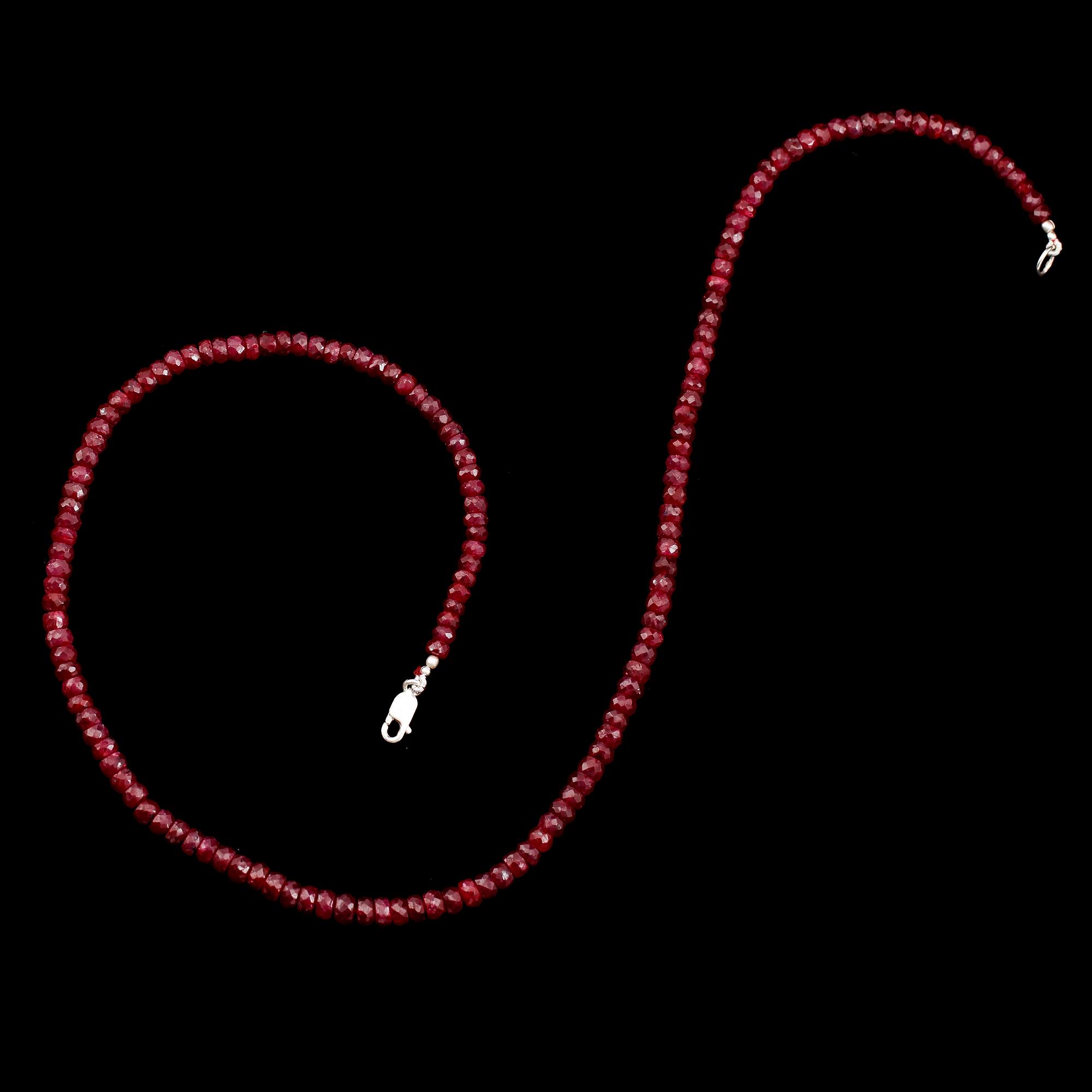 COLLIER, doserade rubiner.