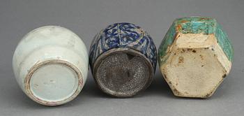 KRUKOR, 3 st, keramik, bla Ming, Sydostasien.