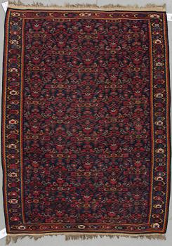 A RUG, a kilim, an old Senneh, ca 158 x 108,5-116 cm.