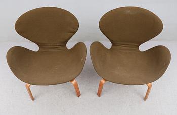 FÅTÖLJER, 1 par, "Svanen", Arne Jacobsen, Fritz Hansen, Danmark 1960-tal.