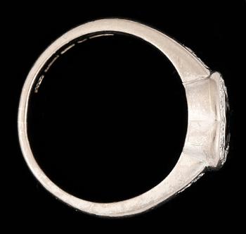 RING, 18k vitguld med hjärtslipad safir och briljantslipade diamanter 0,20ct. Vikt 7,3g.