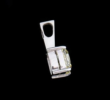 HÄNGE, 18 k vitguld med kuddslipad diamant, enl cert fancy yellow, ca 0.76 ct. Vikt ca 0,8 g.