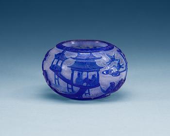1358. A Beijing glass brush washer, presumably late Qing dynasty with seal mark.